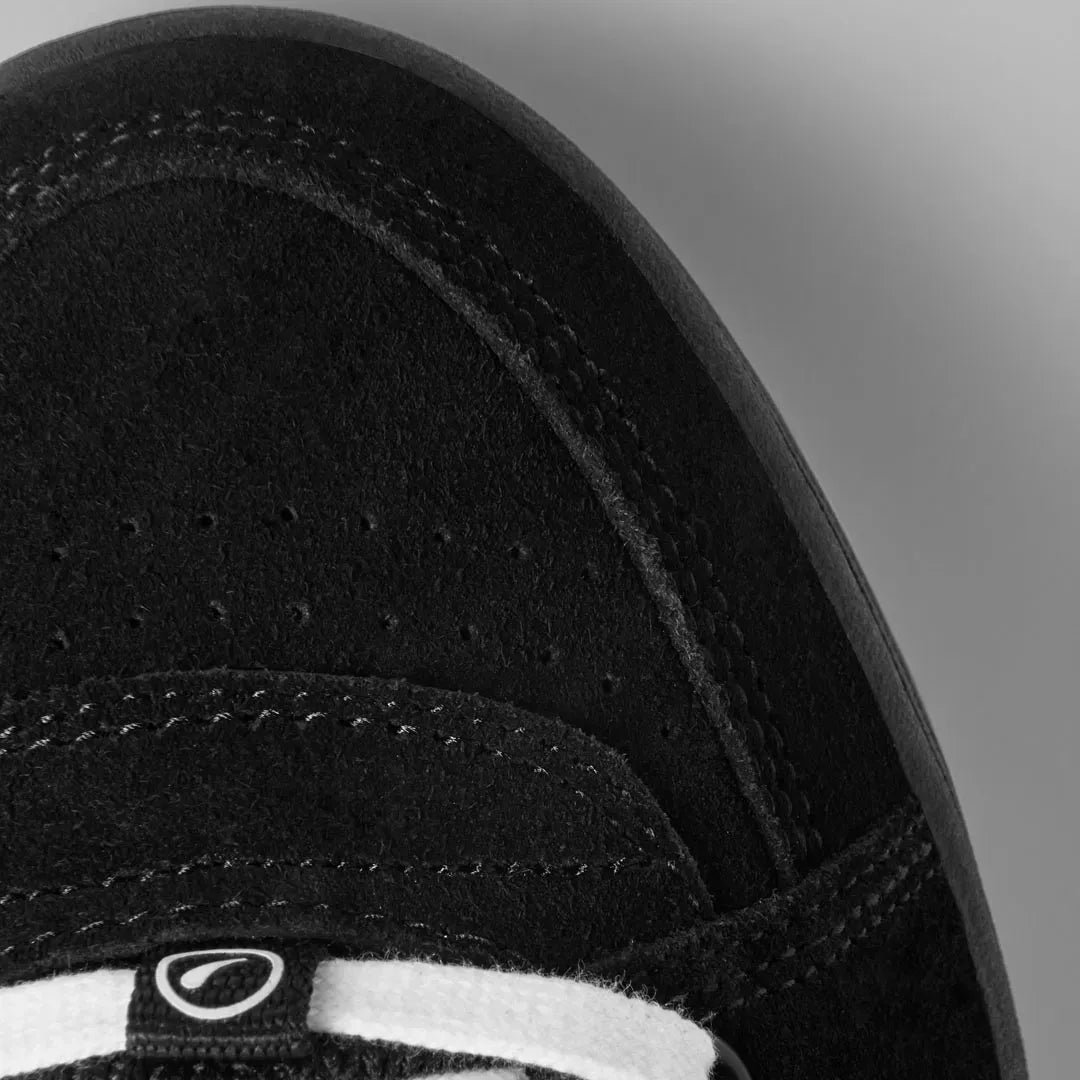 Accel Black – Low-Top Skate Shoe | éS Skateboarding CA Low-Top Shoe eS Footwear Sneakers Skate Style OG Premium