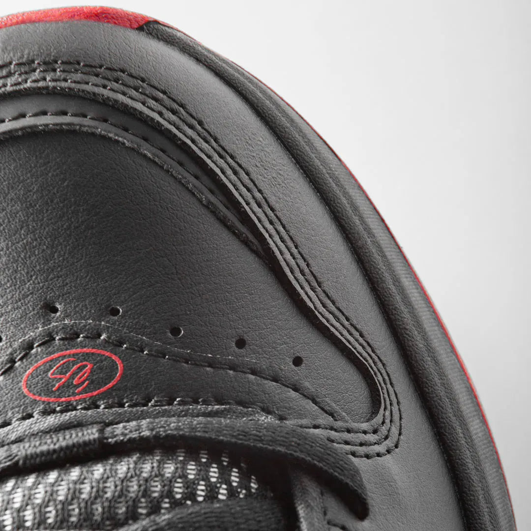 TJ Rogers Black/Red – Low-Top Shoe | éS Skateboarding CA Low-Top Shoe eS Footwear Sneakers Skate Style OG Premium