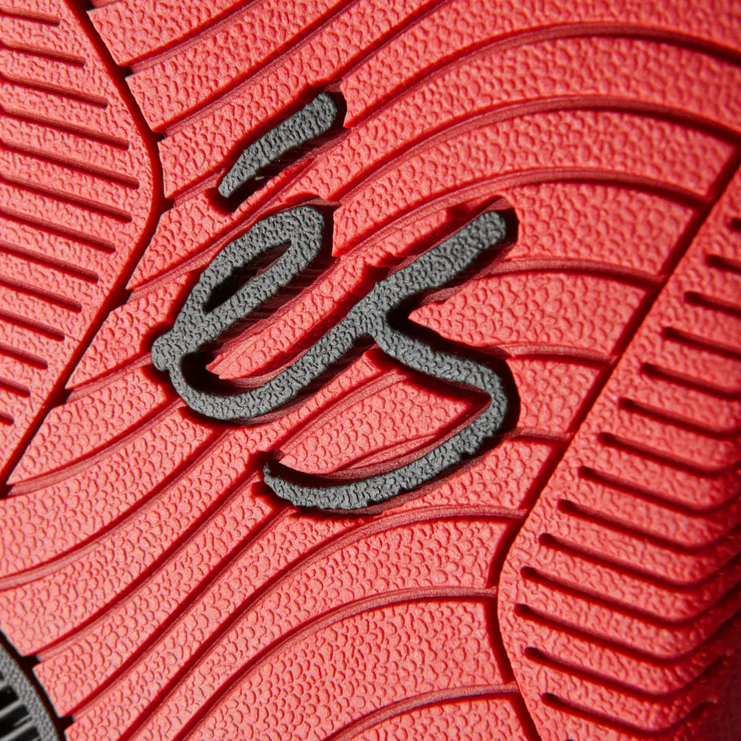 TJ Rogers Black/Red – Low-Top Shoe | éS Skateboarding CA Low-Top Shoe eS Footwear Sneakers Skate Style OG Premium